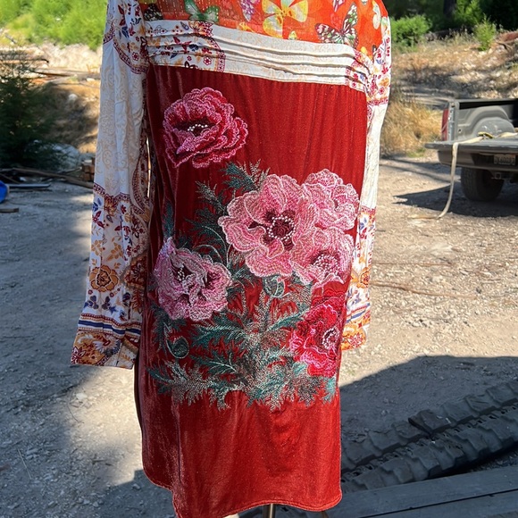 Aratta NWOT Silent Journey Burned Tulip velvet and silk embroidered tunic size S - Picture 8 of 14